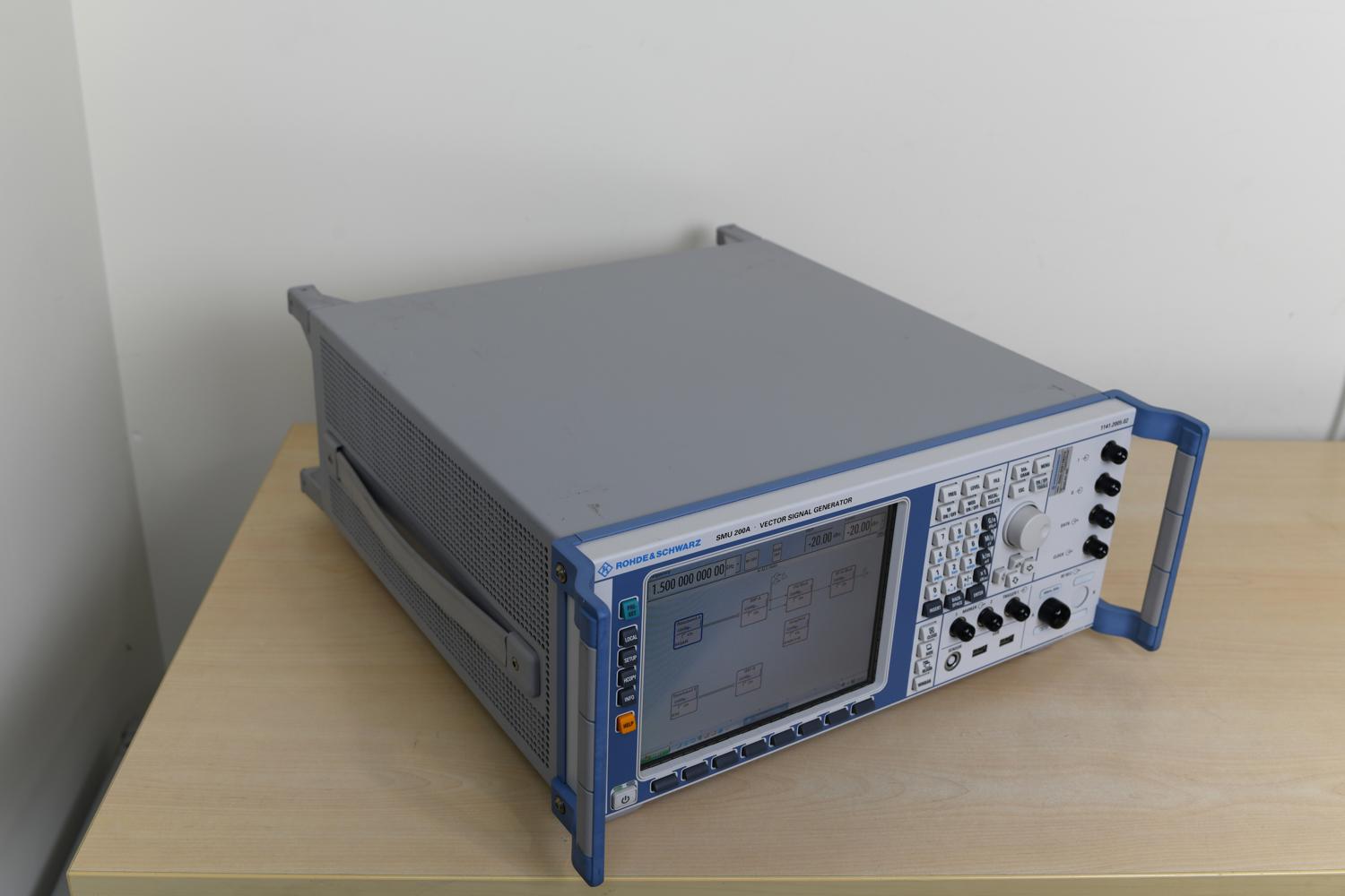 Генератор сигналов Rohde & Schwarz SMU200A